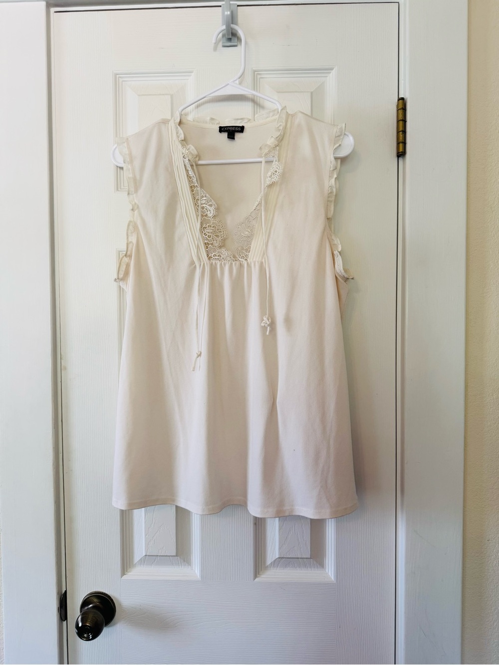 Express Ivory Lace Trim Sleeveless Blouse Size Large Boho Romantic Tie Neck Top